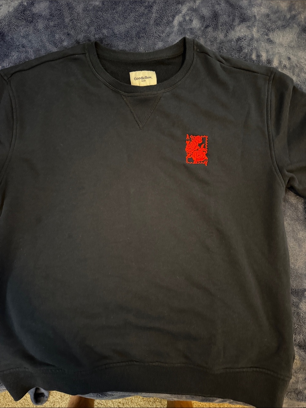 Goodfellow & Co Black Crewneck Sweatshirt with Red Chest Motif